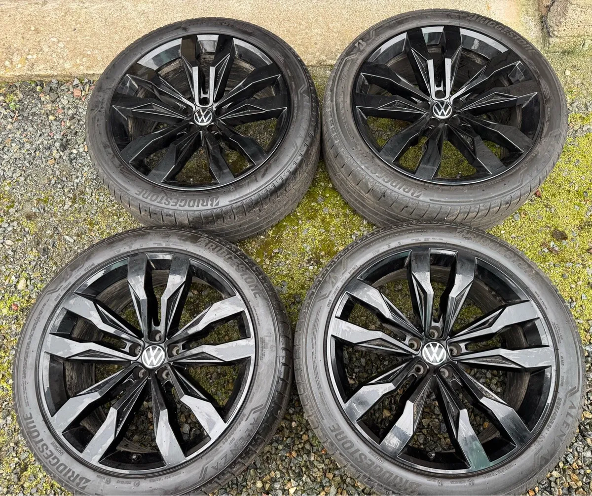 21’ GENUINE SUZUKA TOUAREG ALLOYS & TYRES - Image 1