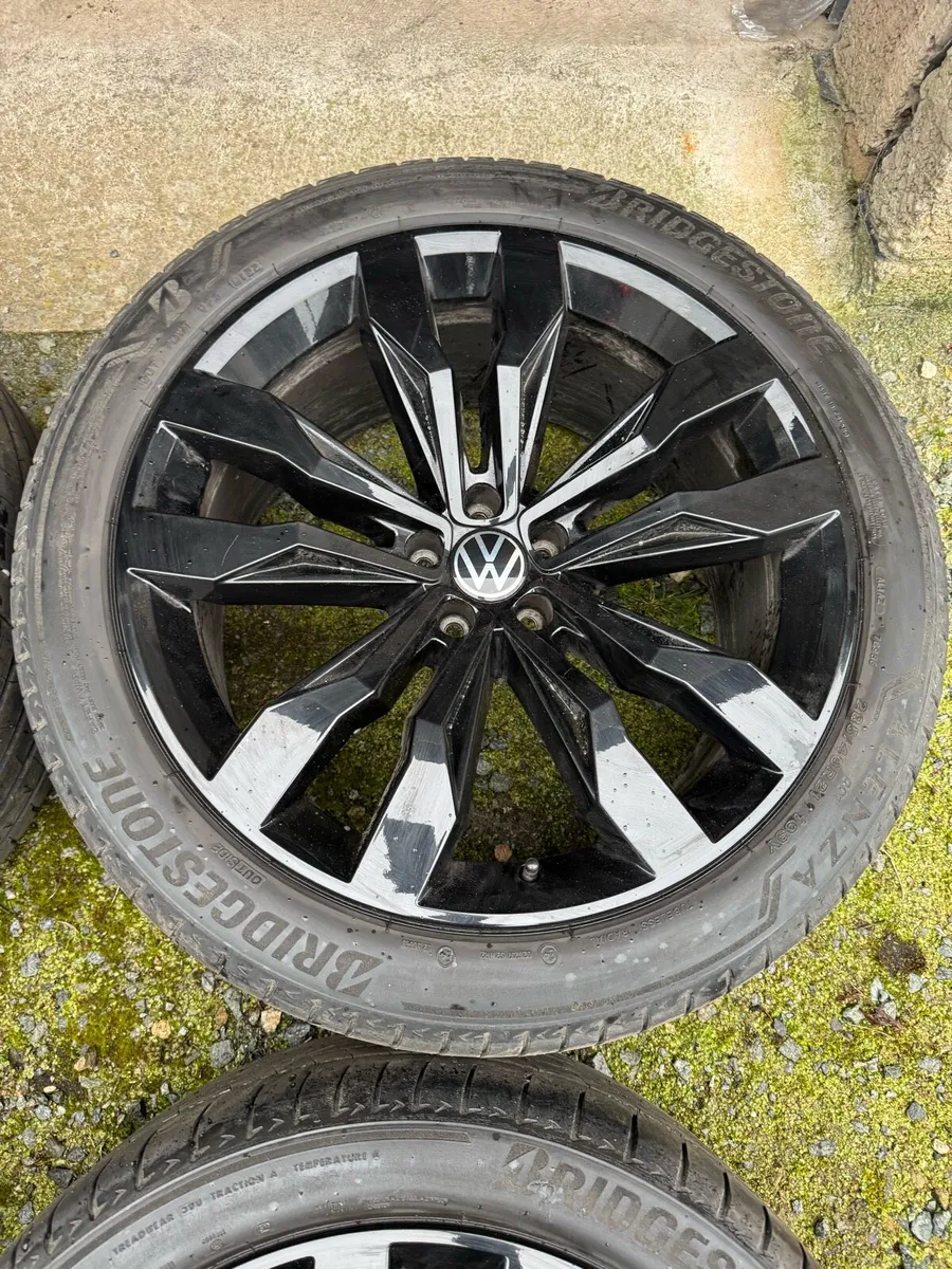 21’ GENUINE SUZUKA TOUAREG ALLOYS & TYRES - Image 3