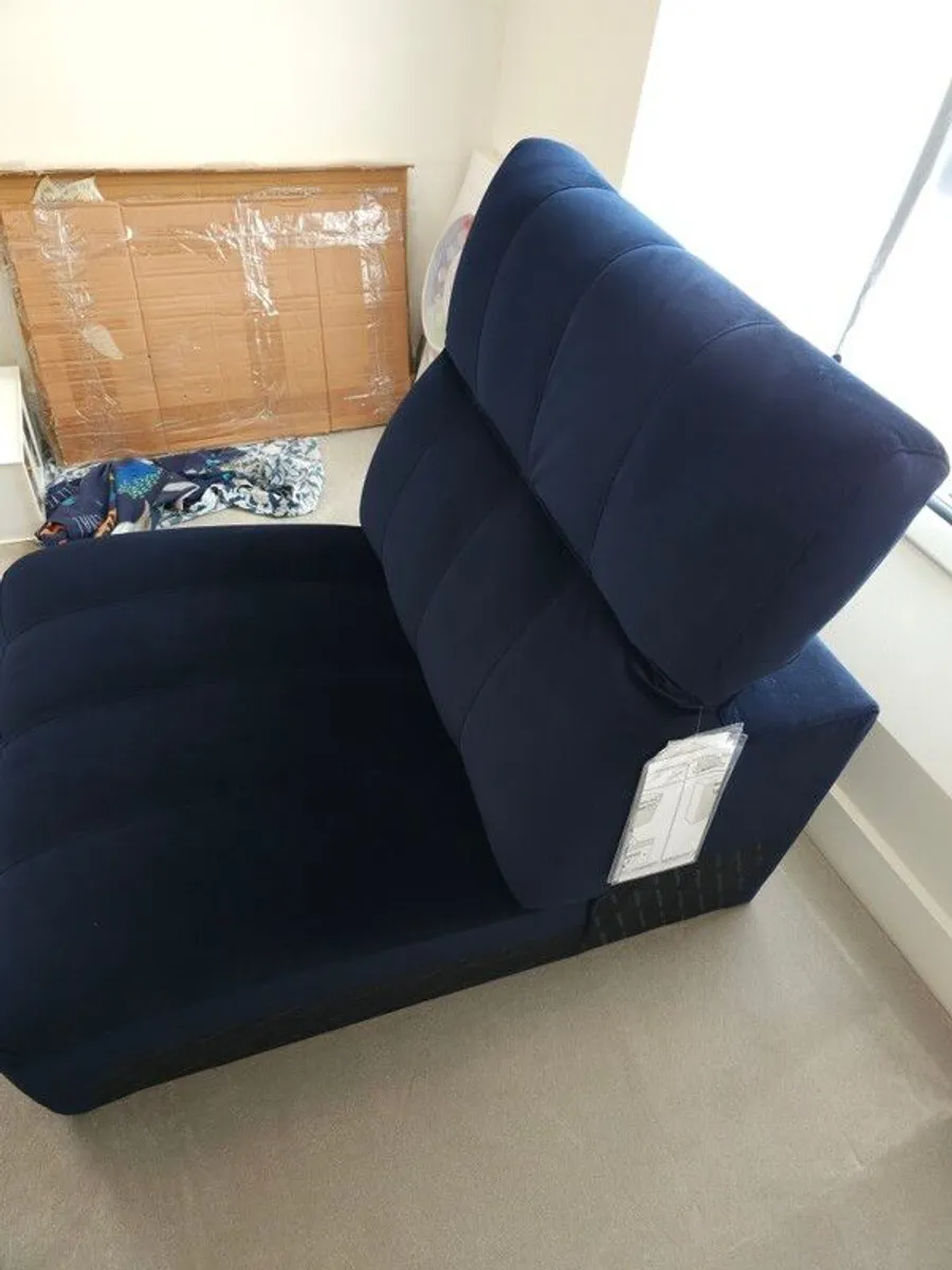 Single Sofa - Image 3