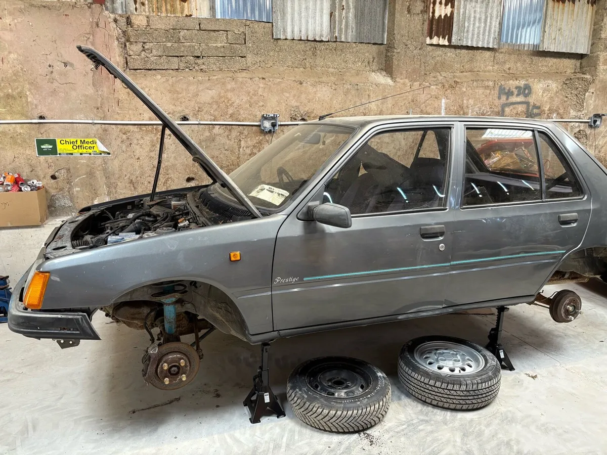 Peugeot 205 - Image 1