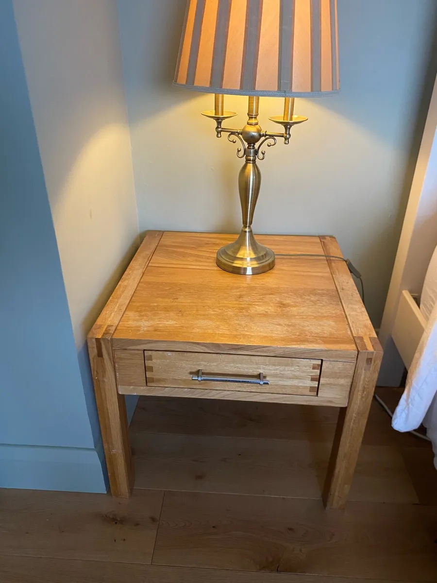 Solid oak side table - Image 3