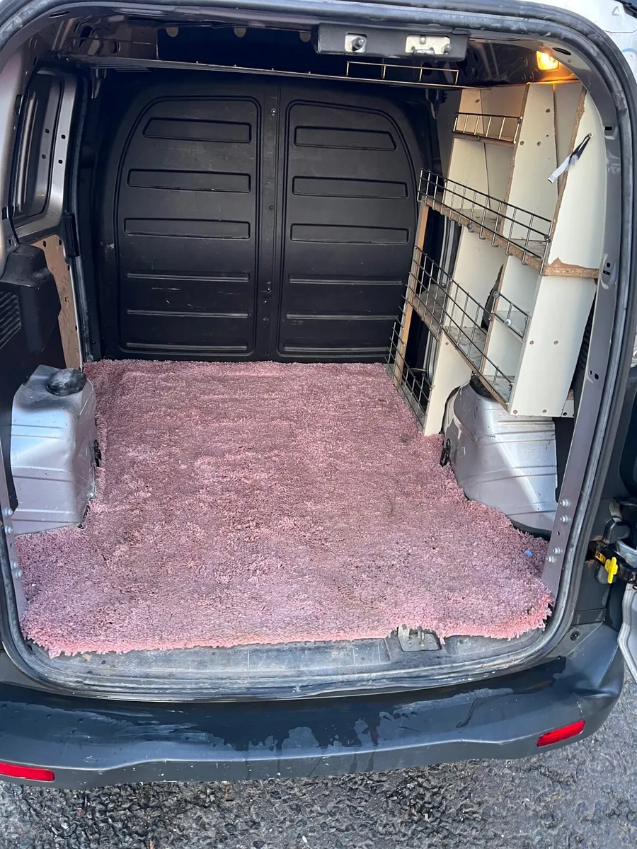 Ford Transit Courier 2017 - Image 4