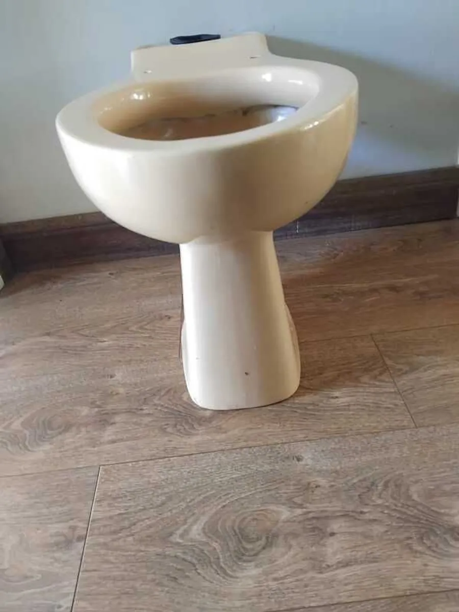 Bathroom fittings - Image 1