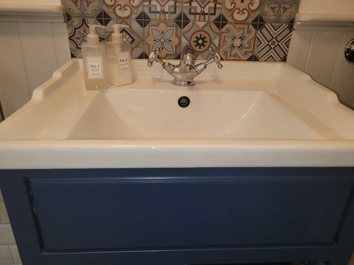Bathroom vanity and sink - Image 2