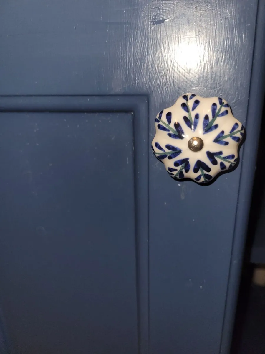 Bathroom vanity and sink - Image 4