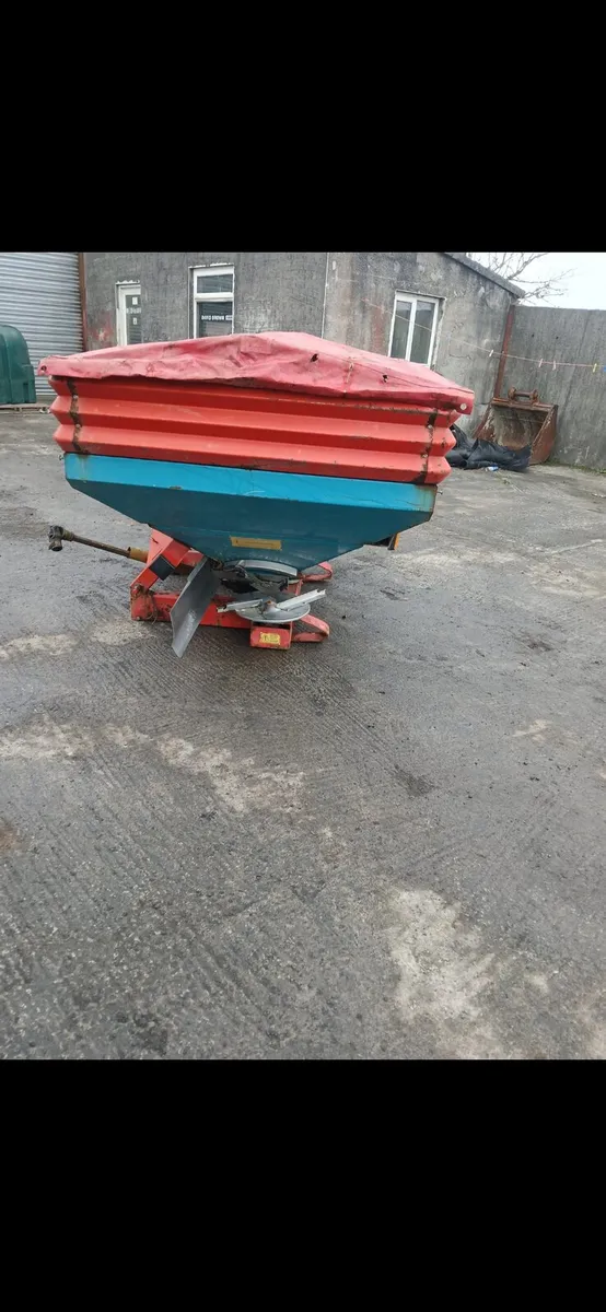 2ton sulky spreader - Image 2