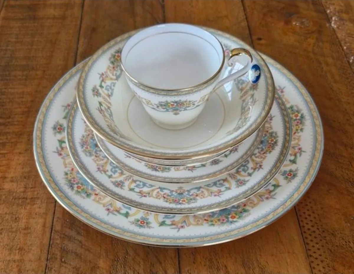 Aynsley Henley 39 piece Dinner Service - Image 2