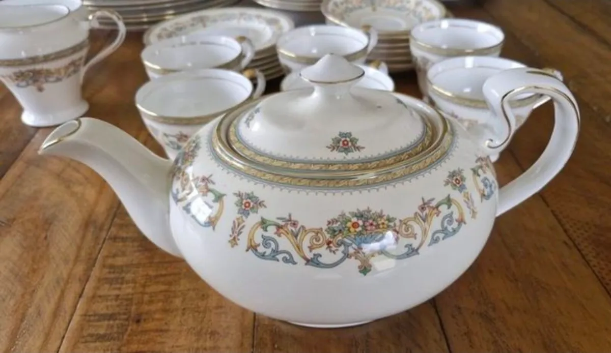 Aynsley Henley 39 piece Dinner Service - Image 3
