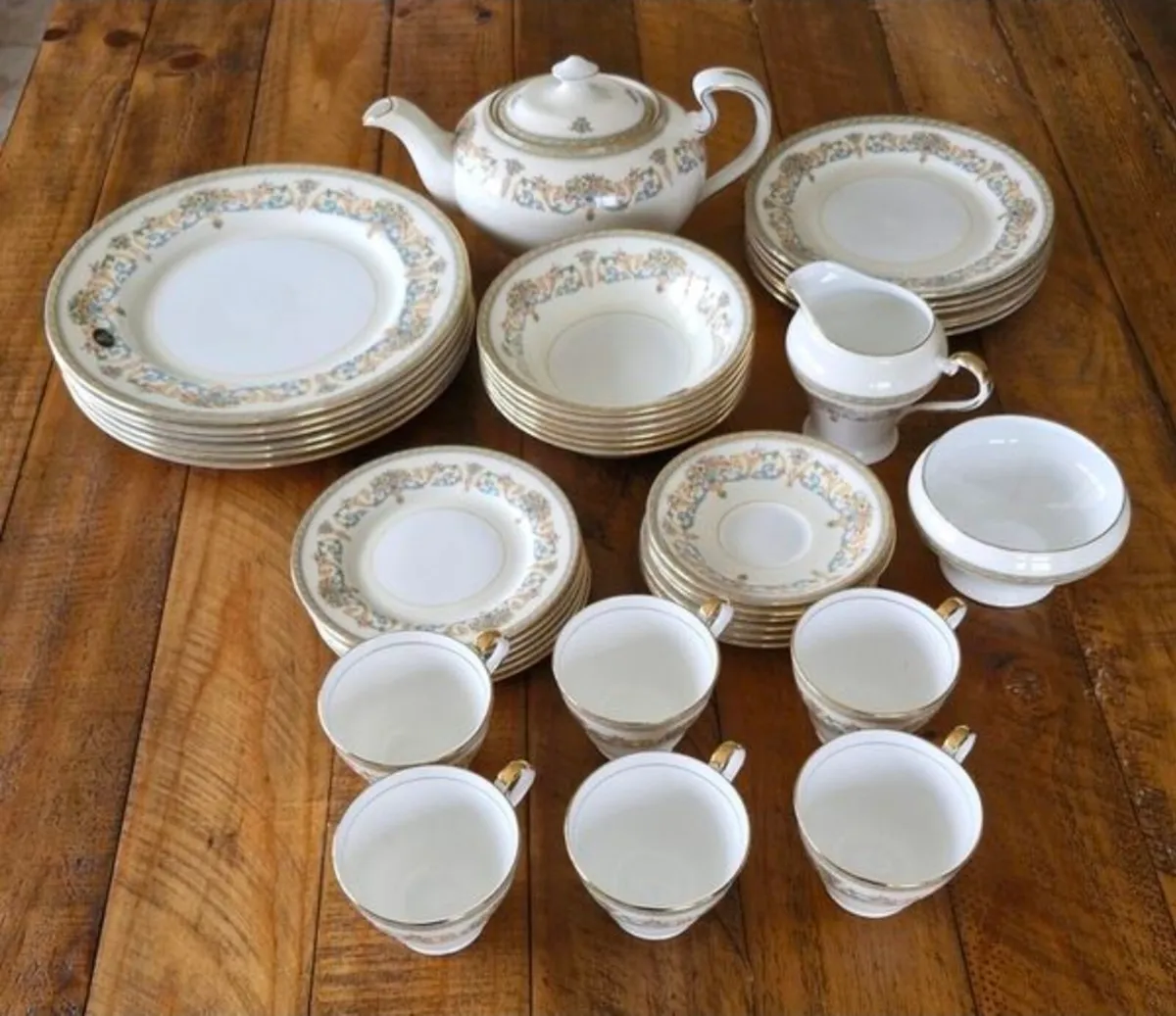 Aynsley Henley 39 piece Dinner Service - Image 1