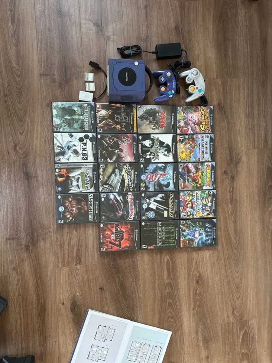 Nintendo GameCube (19 Games + 2 controllers + 2 memory cards) - Image 1
