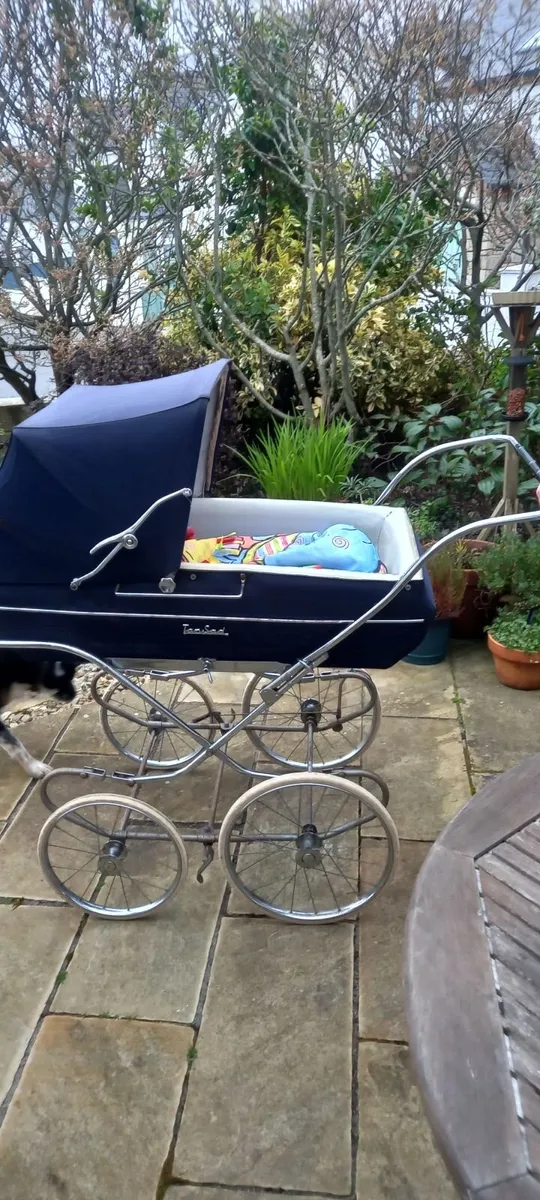 Vintage 1950s pram - Image 1
