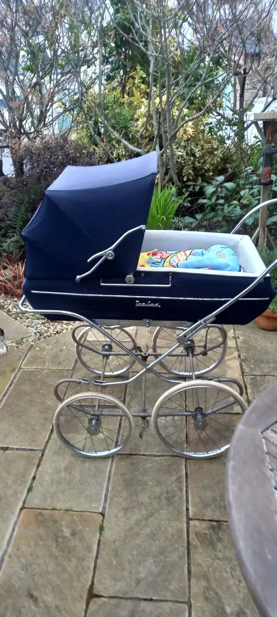 Vintage 1950s pram - Image 2