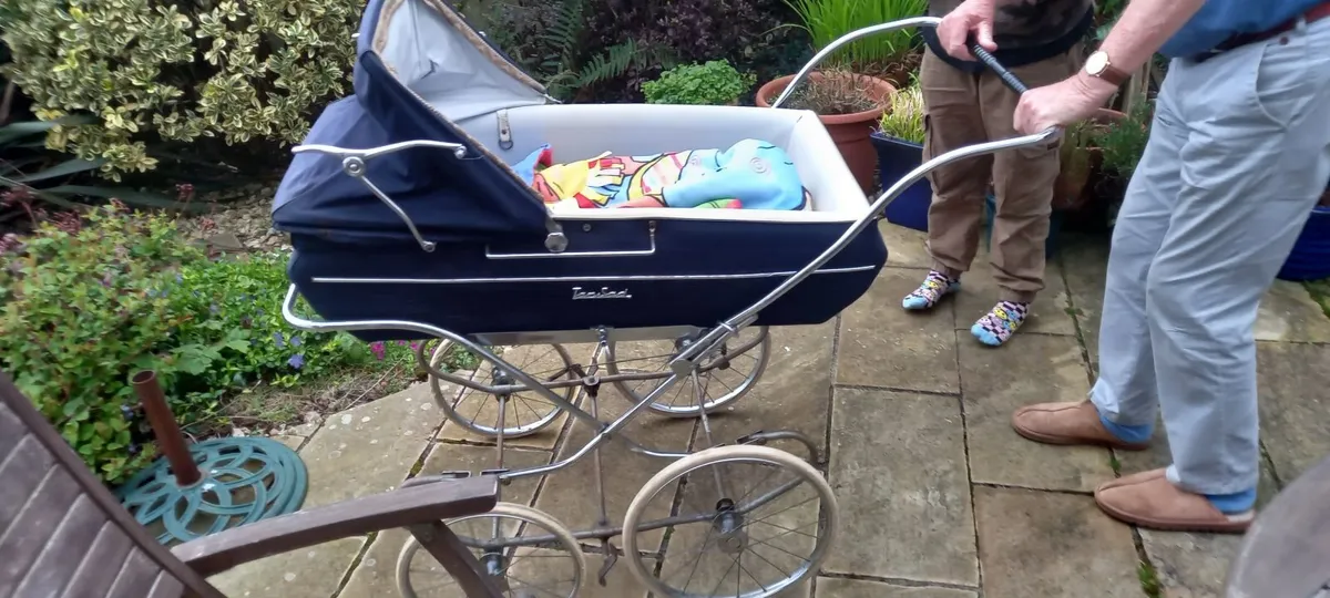 Vintage 1950s pram - Image 3