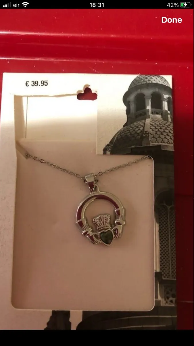 Ladies sliver claddagh necklace €25 - Image 4