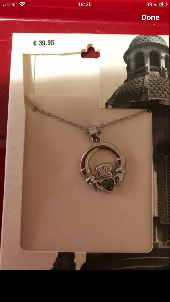 Ladies sliver claddagh necklace €25 - Image 1