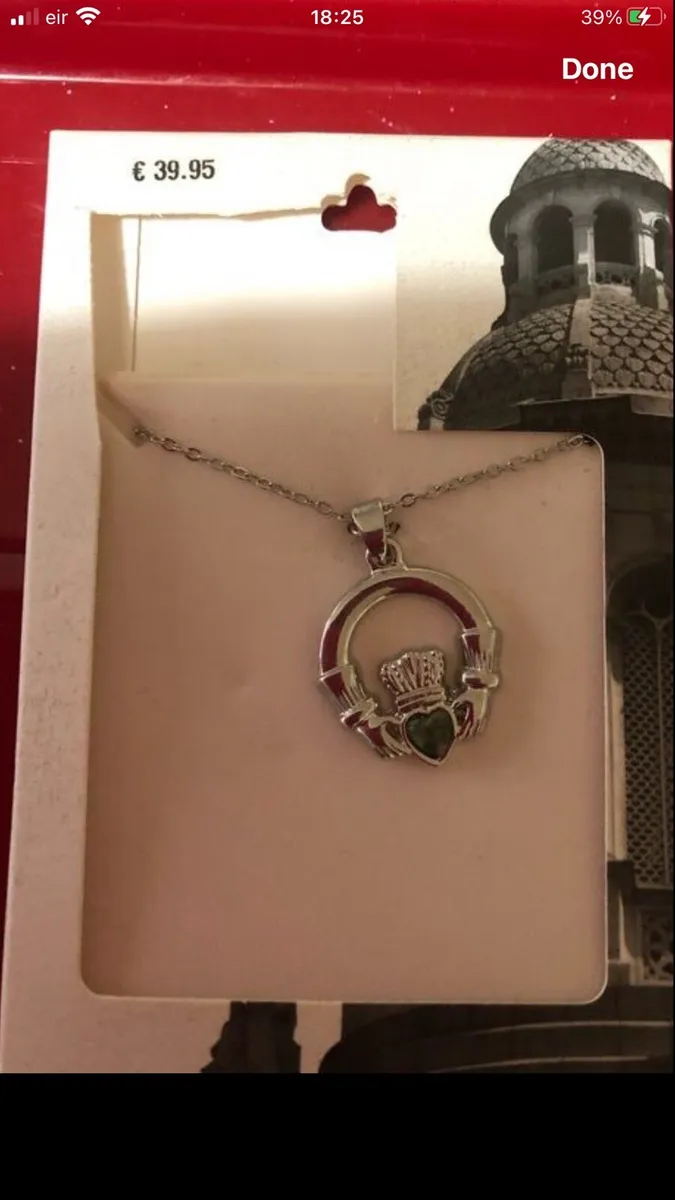 Ladies sliver claddagh necklace €25 - Image 2