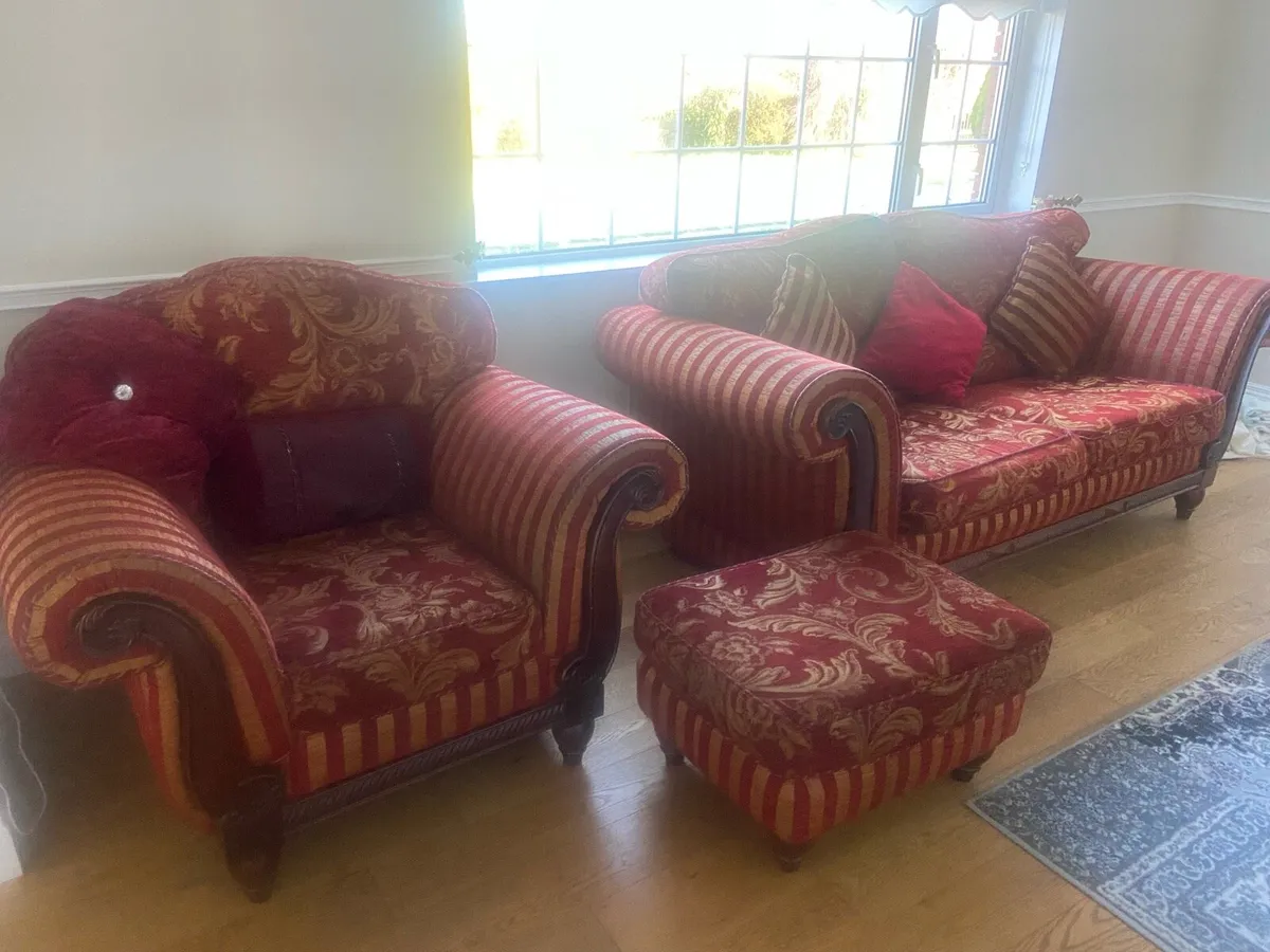 3+1+1 Suite with matching footstool - Image 3