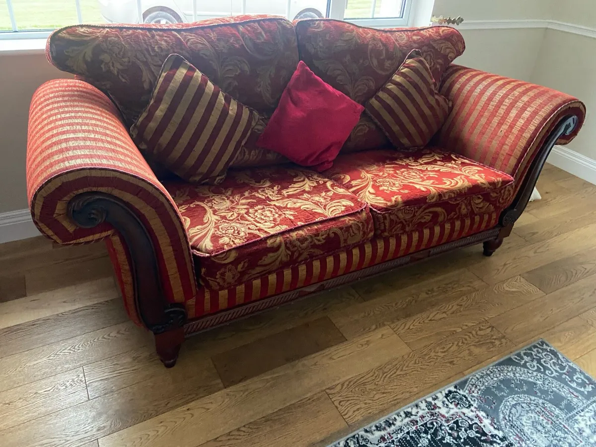 3+1+1 Suite with matching footstool - Image 1