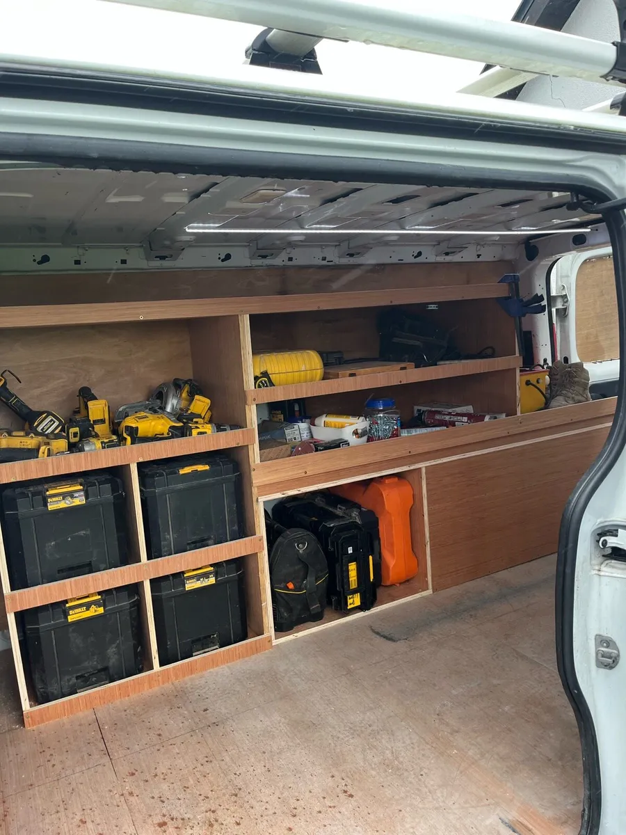 2017 Renault trafic - Image 2