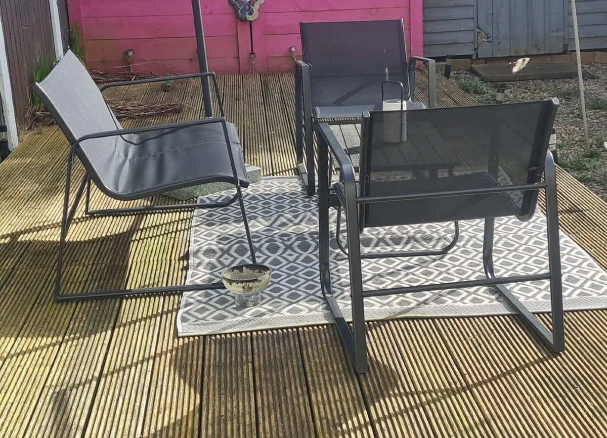 Garden furniture - Image 1