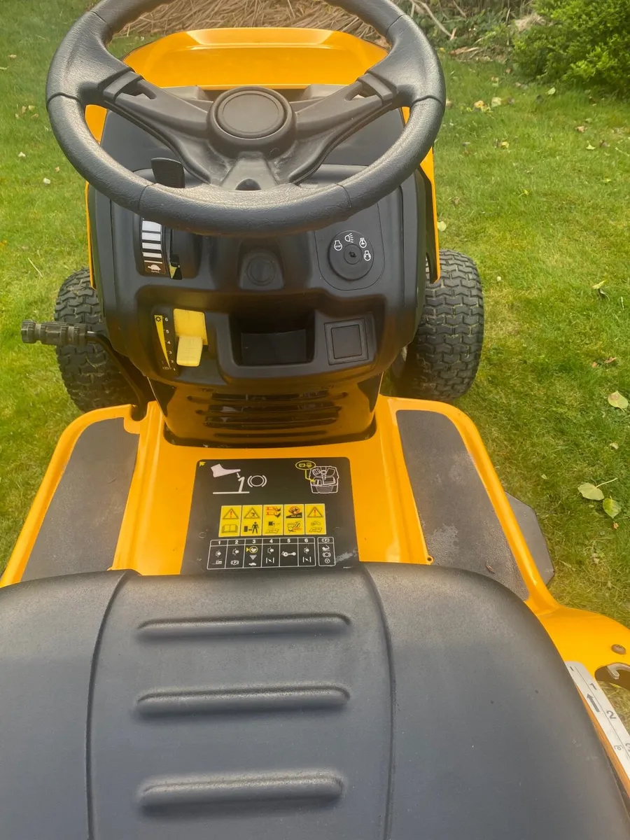 Tractor Lawnmower - Image 1