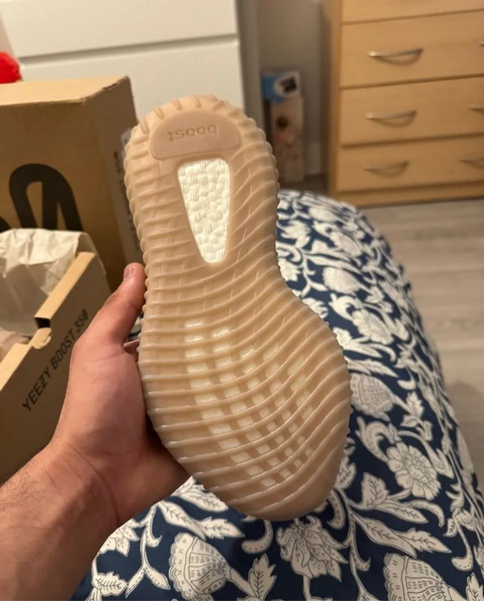 brand new yeezys size:38 uk5 - Image 3