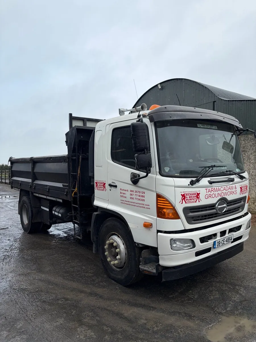 Hino 500 tipper lorry (Tar spec ) - Image 1
