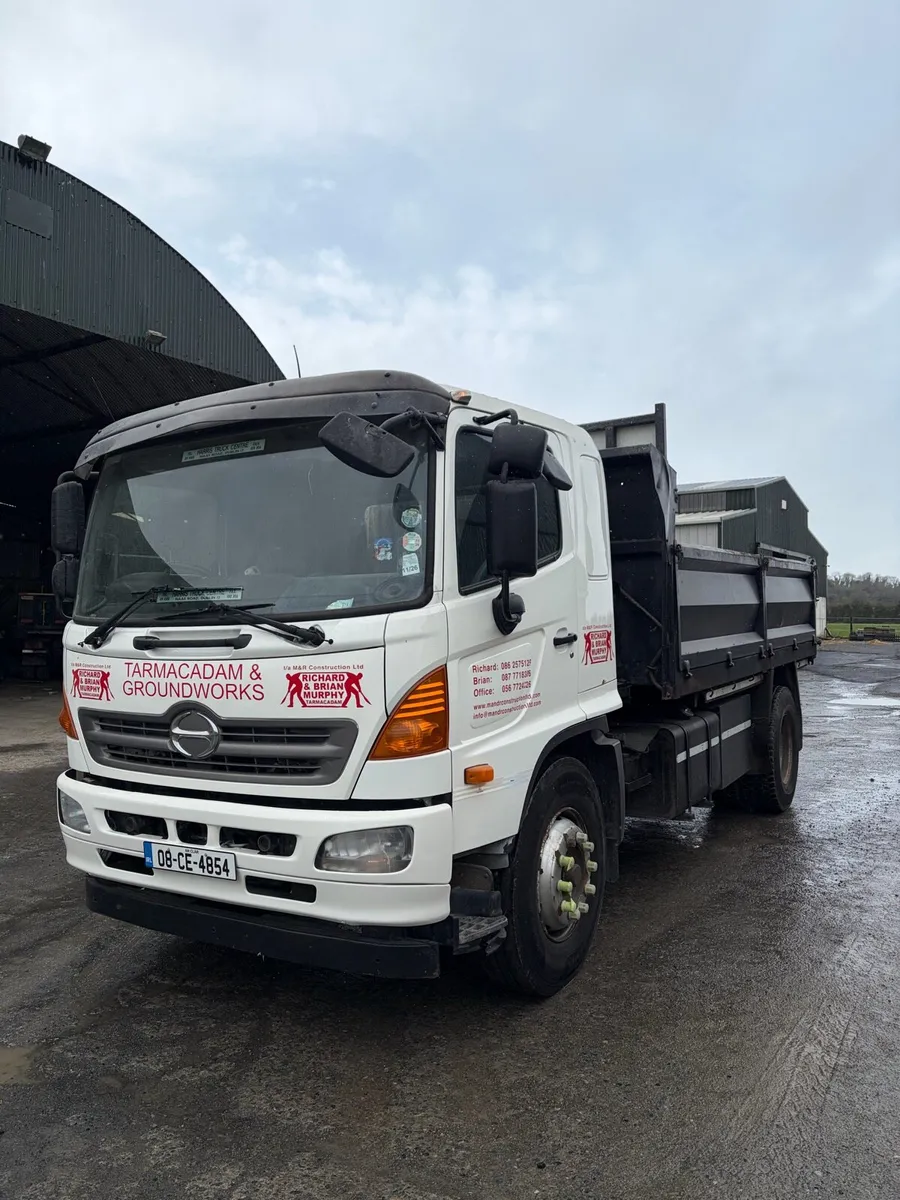 Hino 500 tipper lorry (Tar spec ) - Image 2