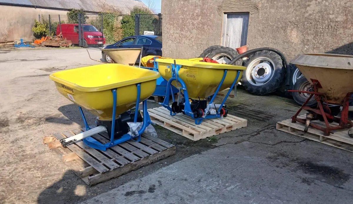 Fleming Wagtail Fertiliser Spreaders - Image 2