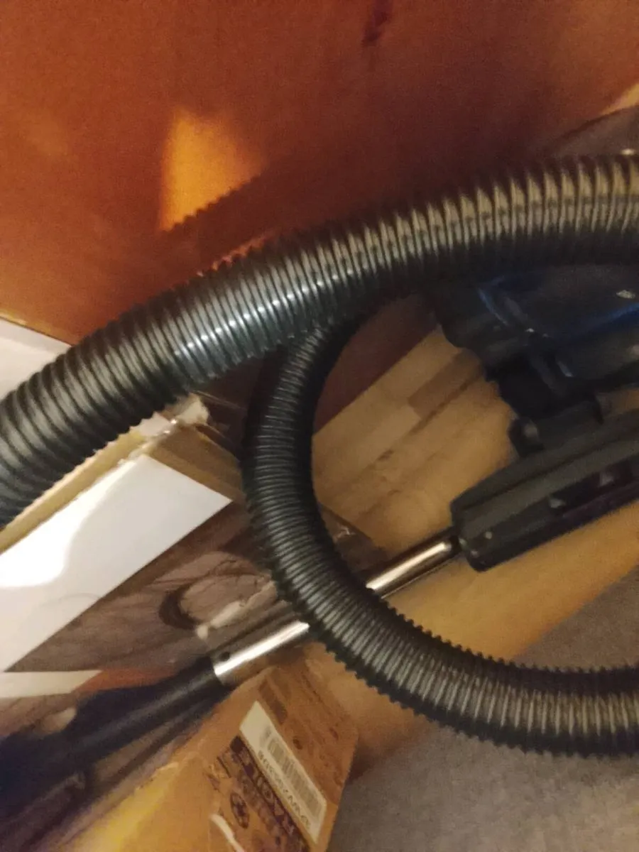 Vacuum Cleaner - Image 2