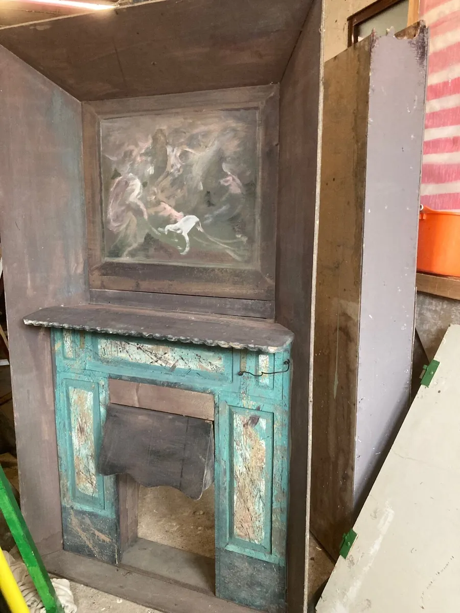 Old stage props , - Image 1