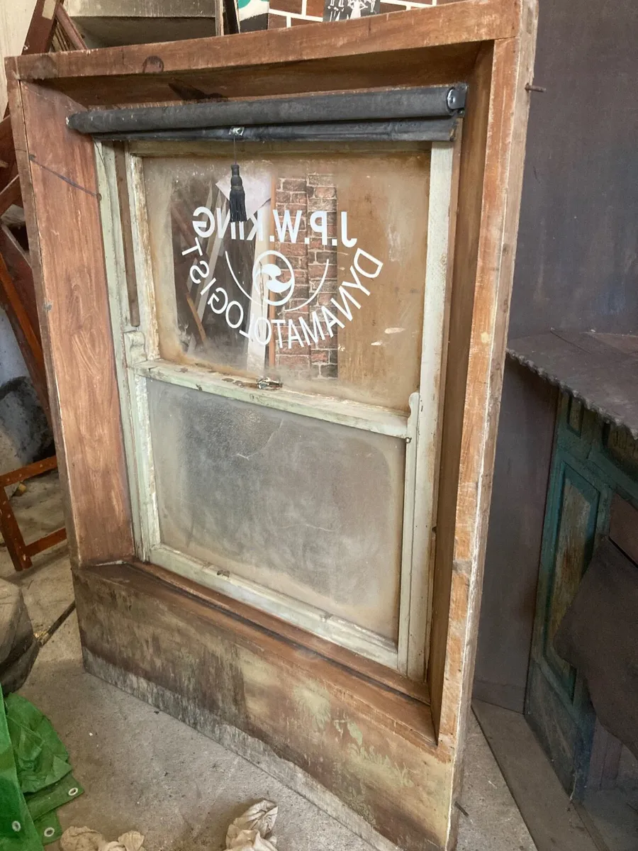 Old stage props , - Image 2