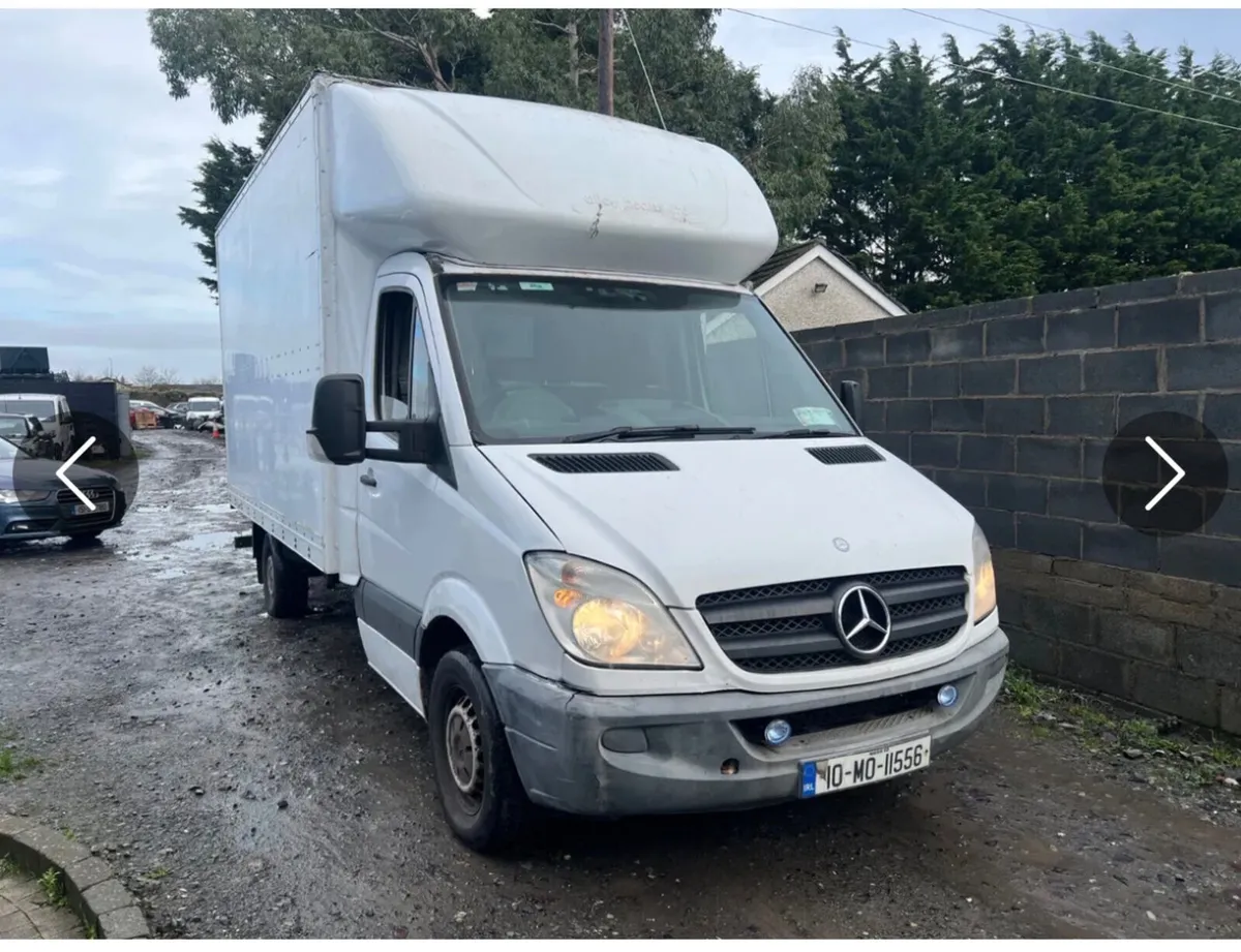 2010 Mercedes Springer Box body drive away - Image 1