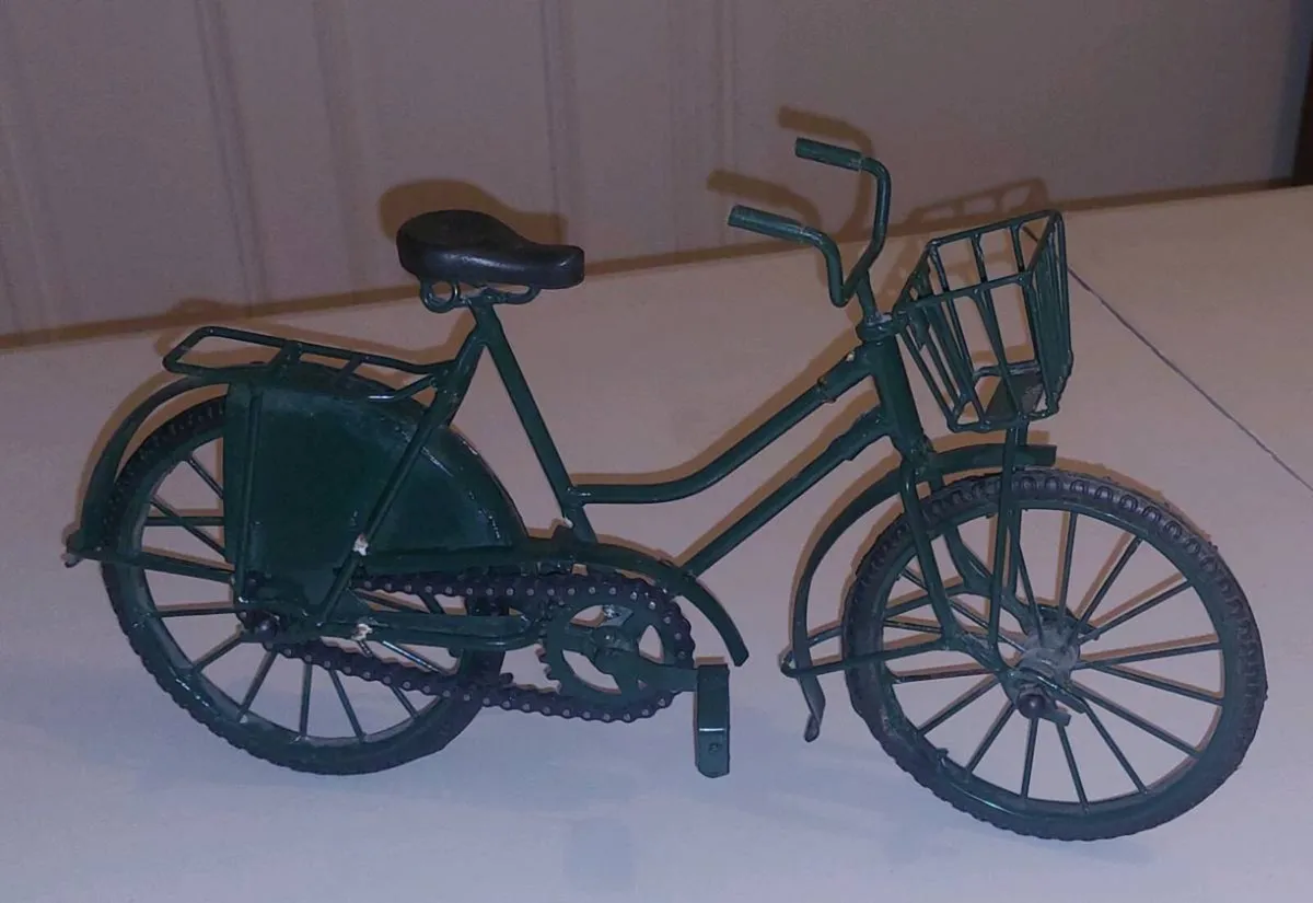 Iron bike ornamentation - Image 1