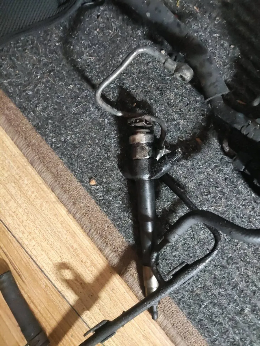 Mitsubishi 3.2 injector pump 2009 and head - Image 2