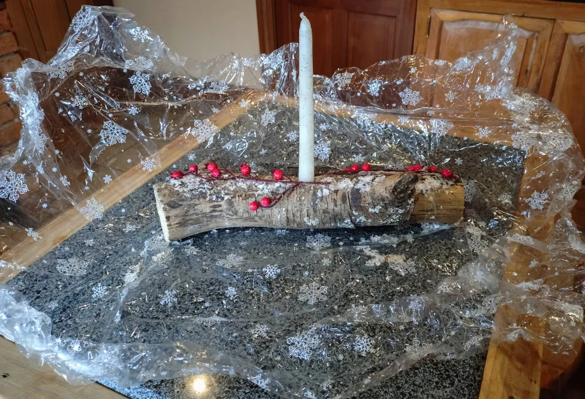 Lovely Timber Log Candle Holder With Candle (new). - Image 3