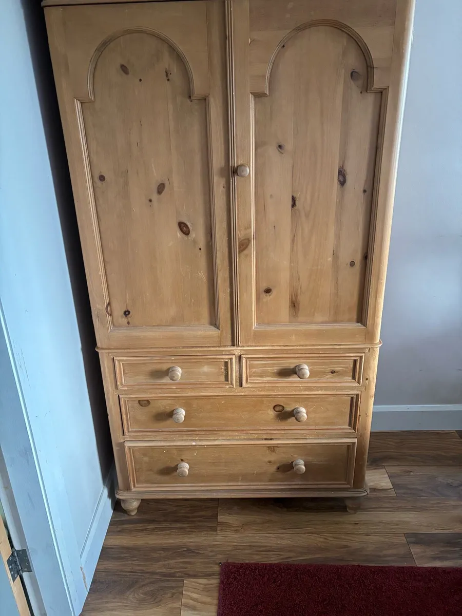 Pine bedroom furniture - Image 1