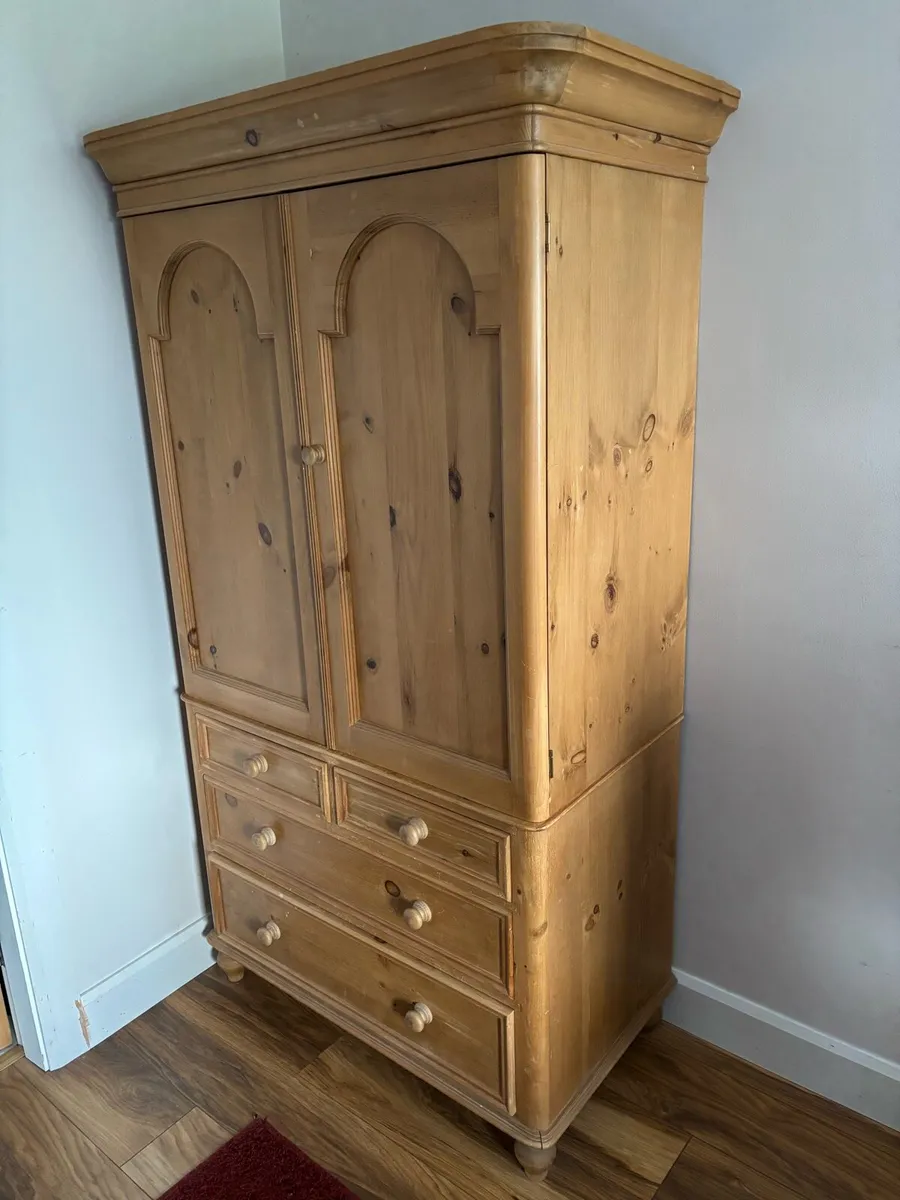 Pine bedroom furniture - Image 2