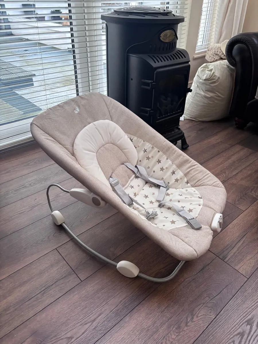 Baby bouncer and activity attachment - Image 2