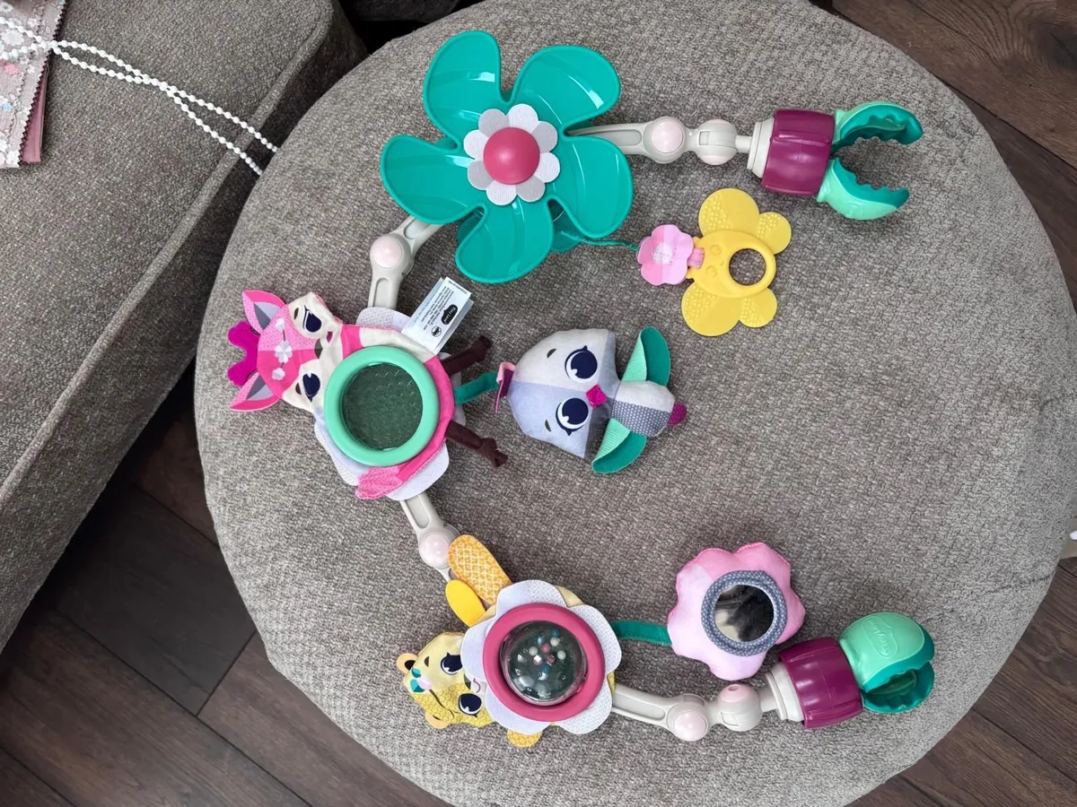 Baby bouncer and activity attachment - Image 3