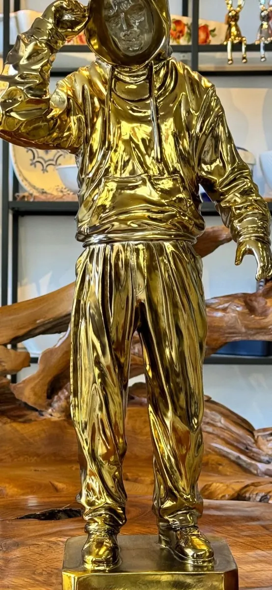 Modern art sculpture - Image 1