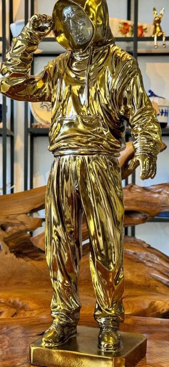 Modern art figure - Image 2