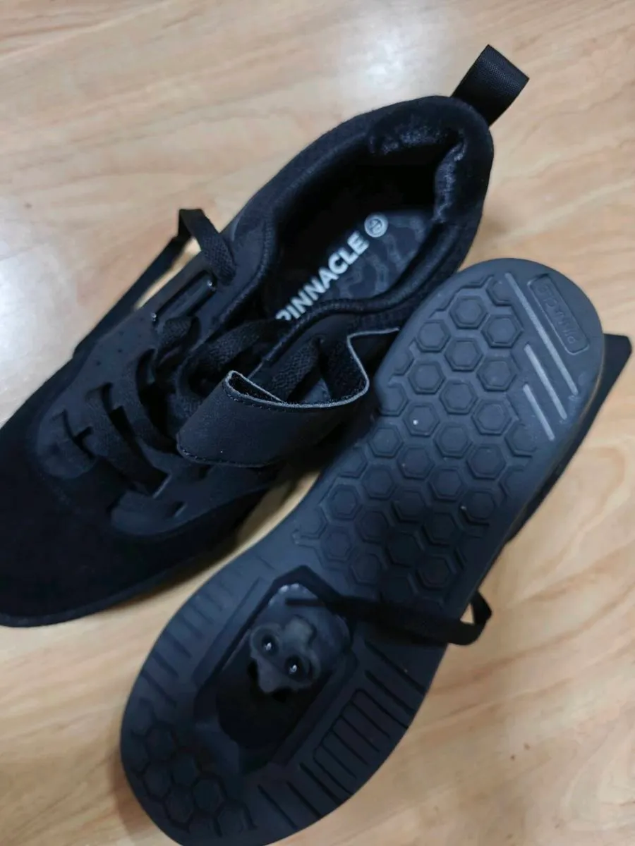 Cycling shoes - Image 3