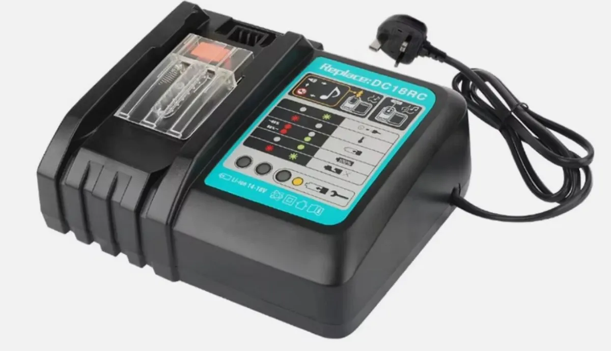 NEW Makita 18V 8.0Ah LXT Li-ion Battery & Charger - Image 3