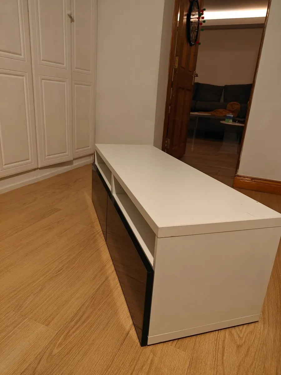 TV stand - Image 2