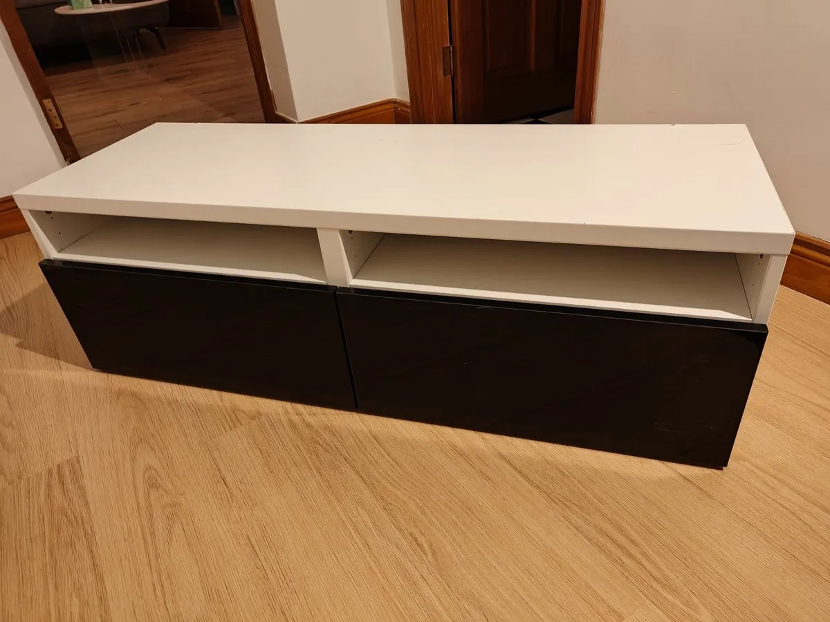 TV stand - Image 1