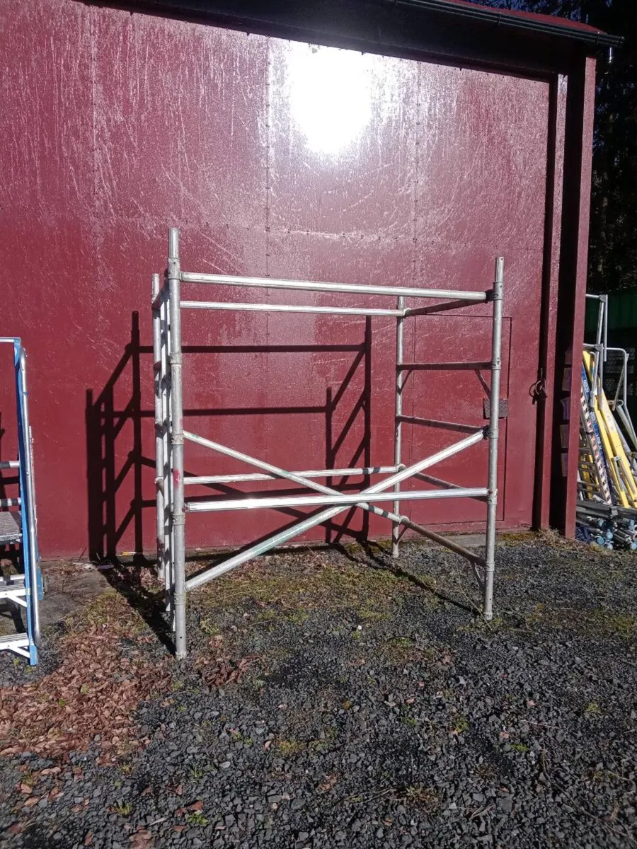 Scaffolding tower - Image 1