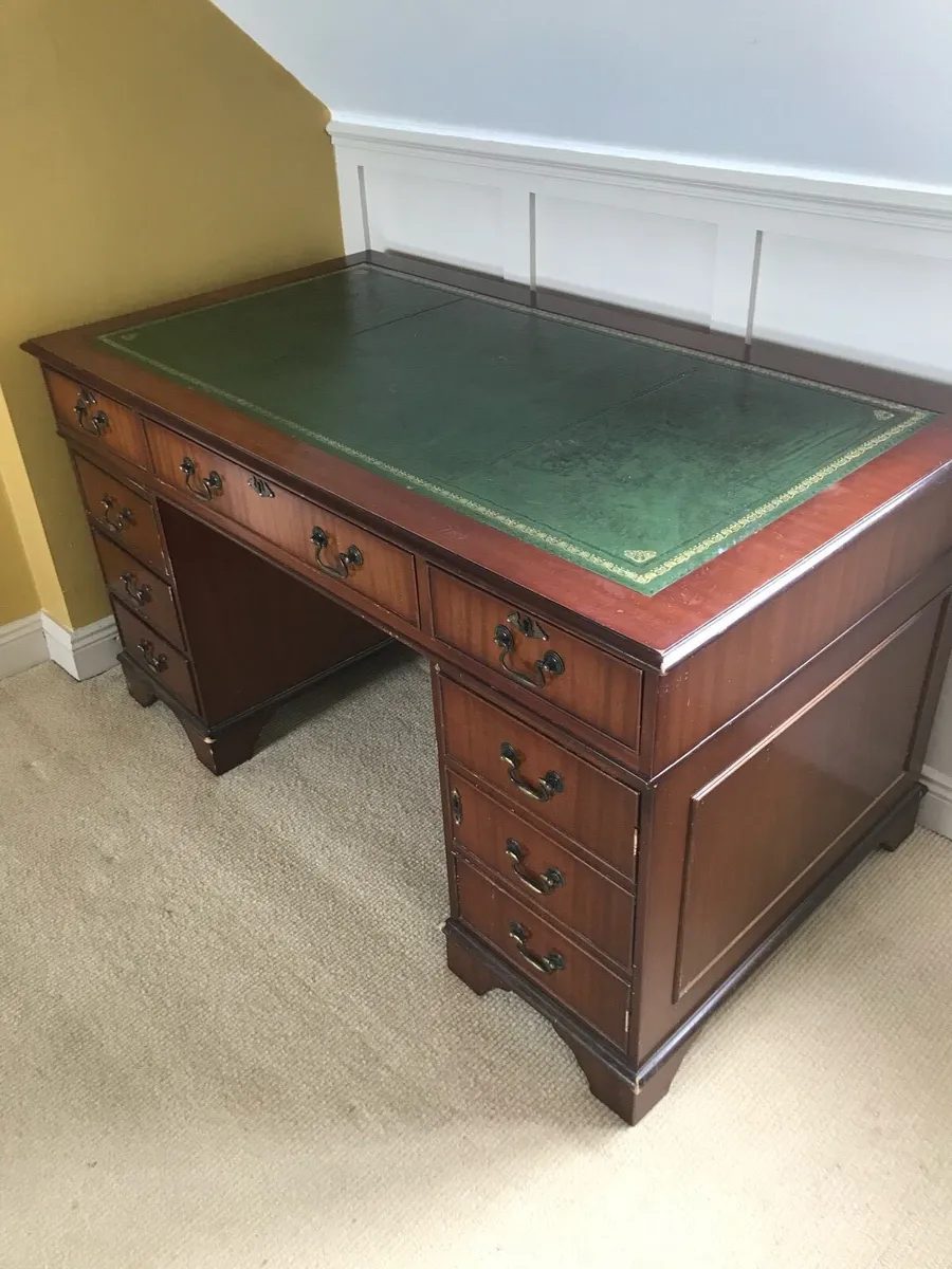 Study desk - Image 1