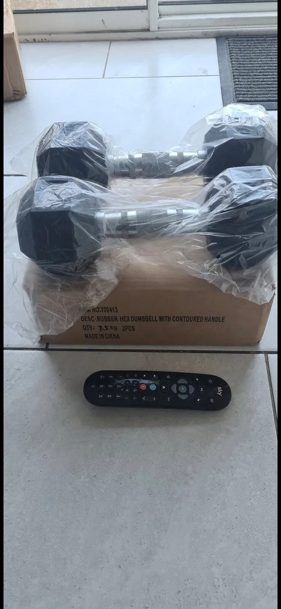 Brand new 2x5kilo hex dumbbells