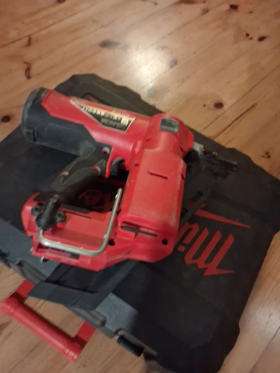 Battery nail gun - Image 3